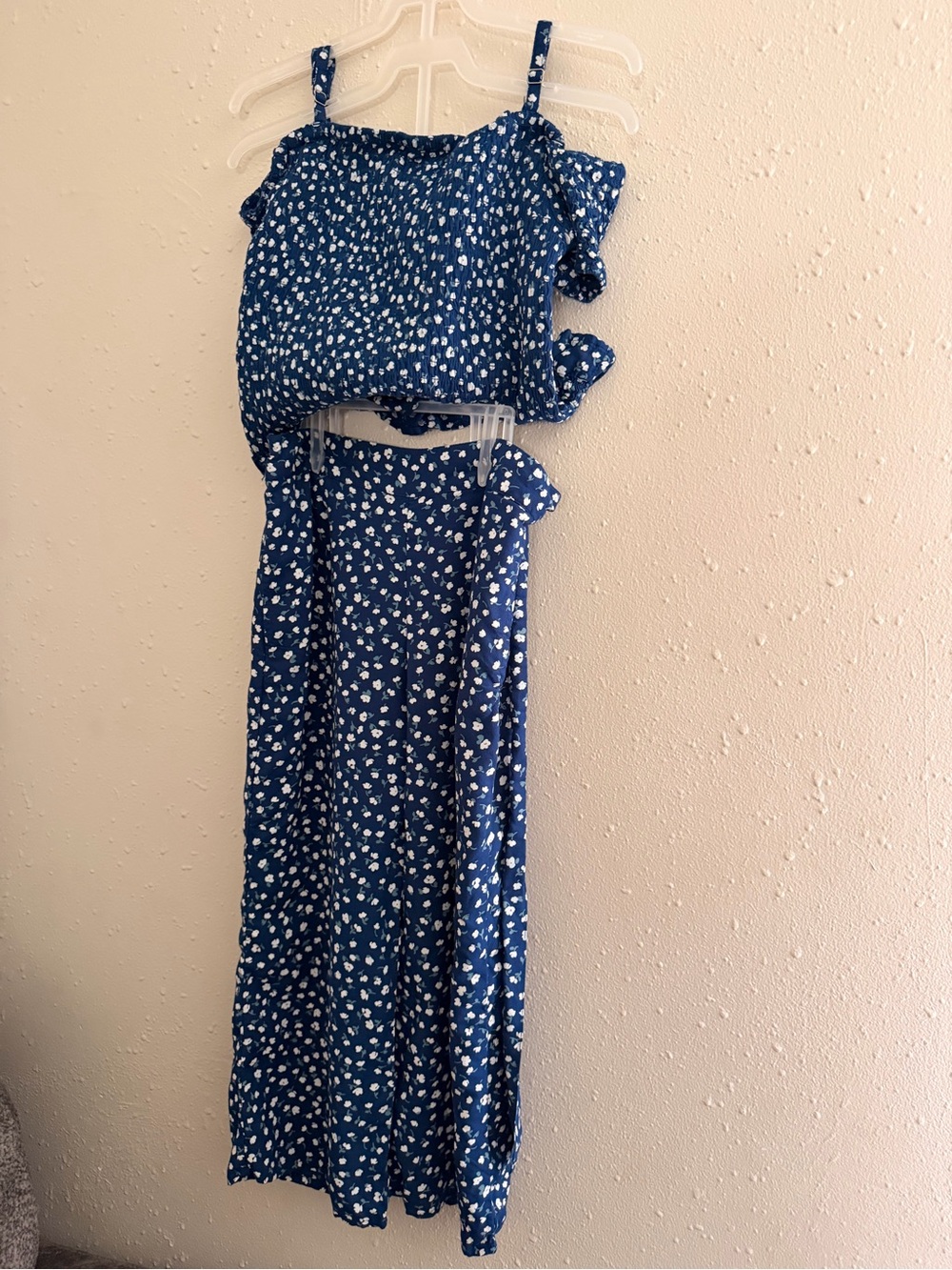 abercrombie kids Navy Blue Floral Crop Top & Skirt Set.Size 11/12